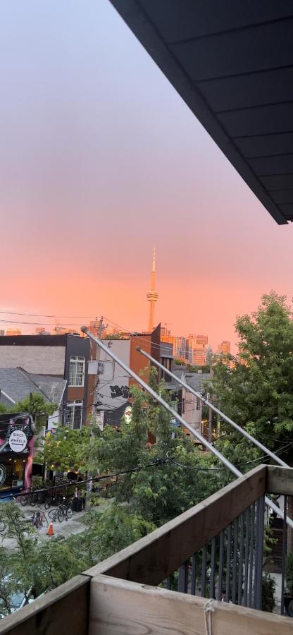 Privékamer met een balkon.