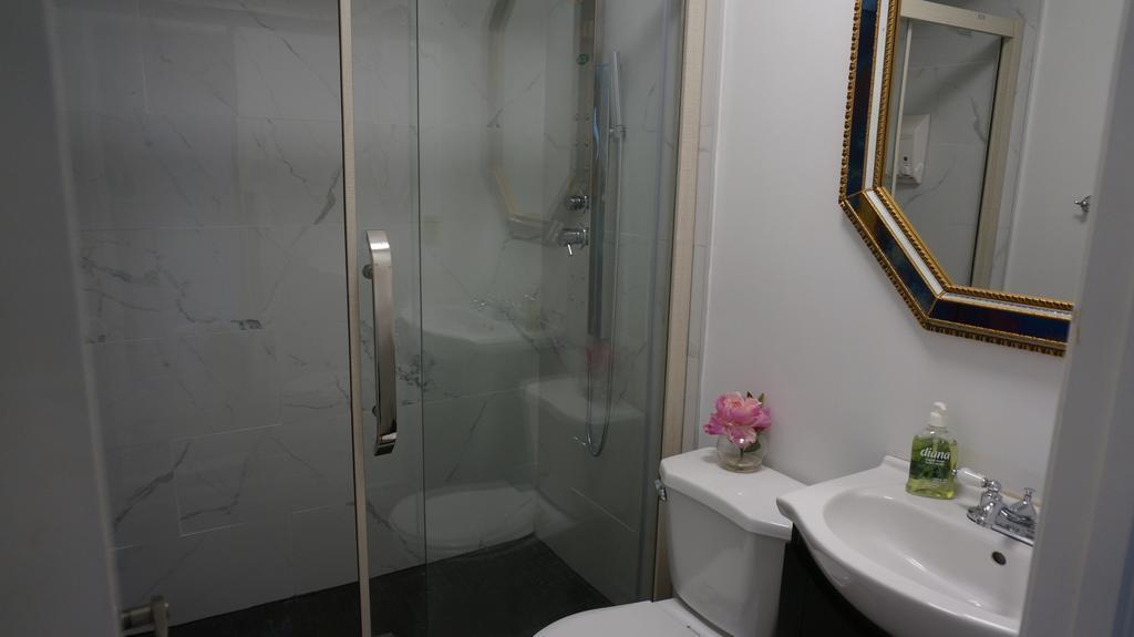 Superior One-Bedroom Suite External Private Bathroom
