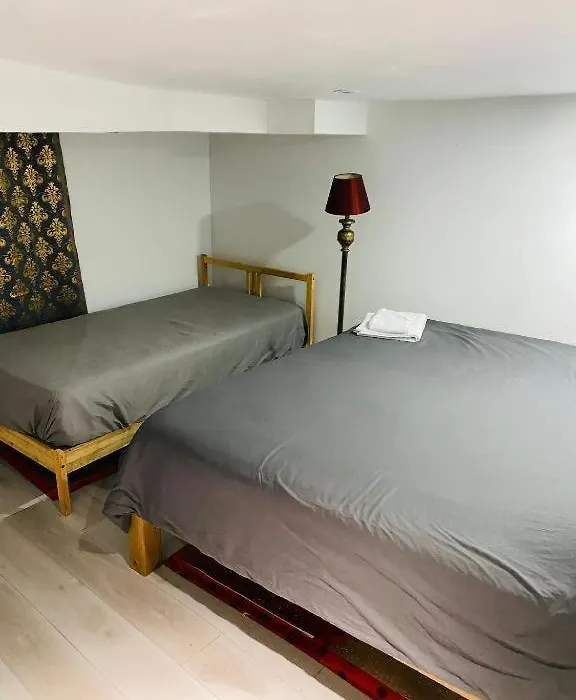 Signature III Suite Space Share Rooms Toronto Canada-1