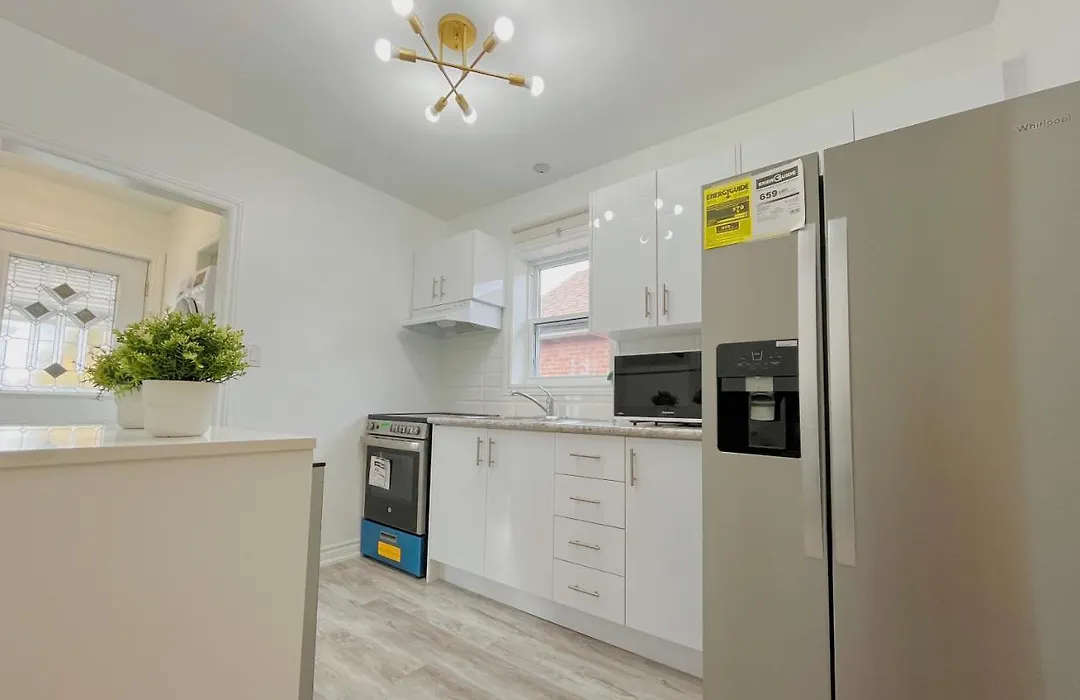 2B With Parking, 10Km To Toronto Downtown-1