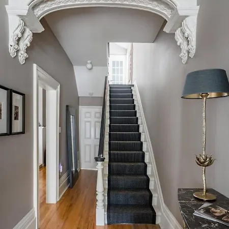 Downtown Luxury Victorian Retreat-3