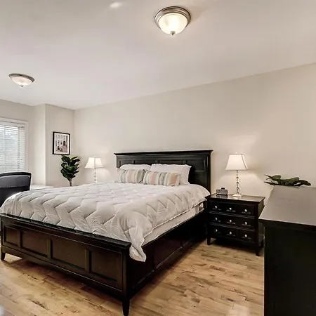 Private Ensuite In Shared Luxurious East End House-3