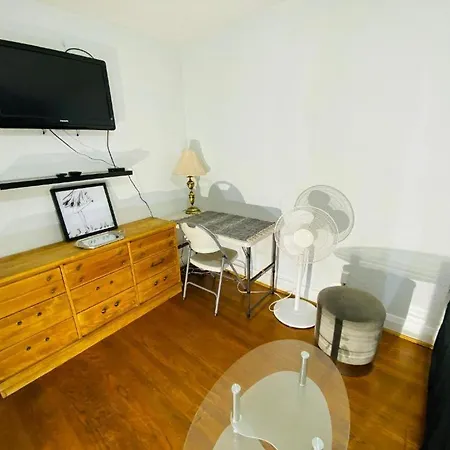 Relax Room Iiii East York Space Share Toronto Canada-2