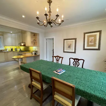 Private Suite In Forest Hill With Full Kitchen And Parking-3