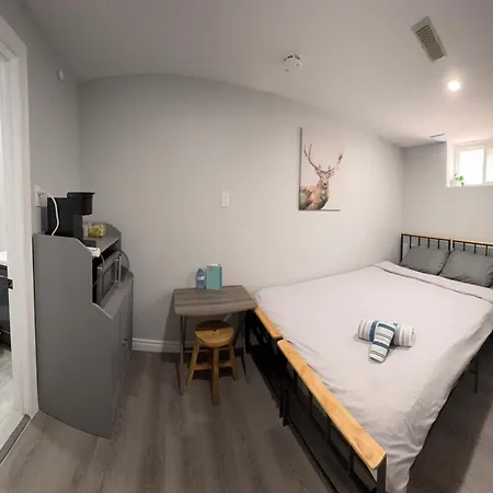 Guest House Basement - Master Bedrooms In Bayview Village-2